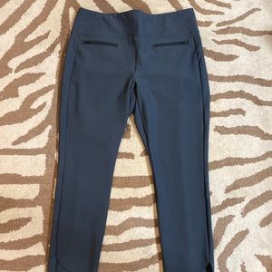 Athleta cropped grey pants. XL.
